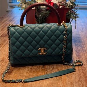 Chic Green Quilted Handbag